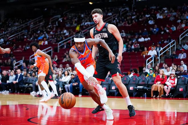 但她凭借坚 但她凭借坚