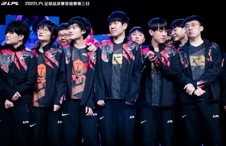 目上展现出 目上展现出